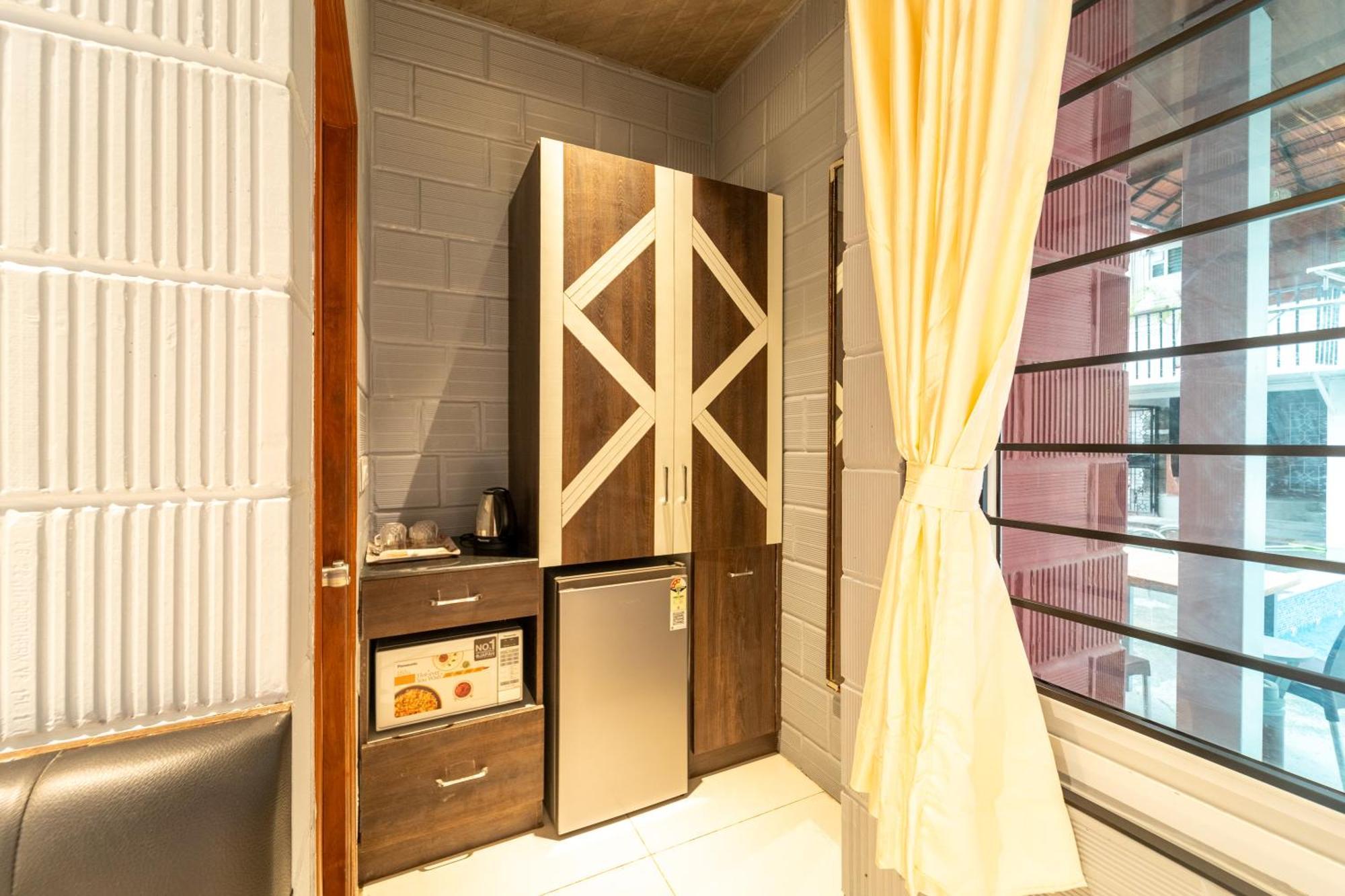 Seasons Suites - Hbr Bangalore Room photo